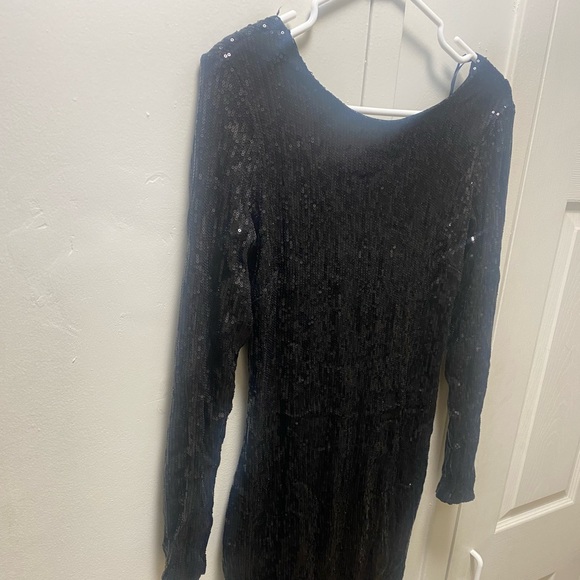 Used like new female dress - Picture 2 of 5